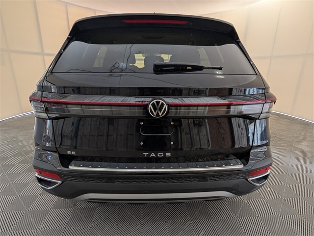 2025 Volkswagen Taos SE photo 8