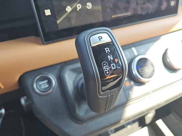2024 Land Rover Defender 110 photo 28