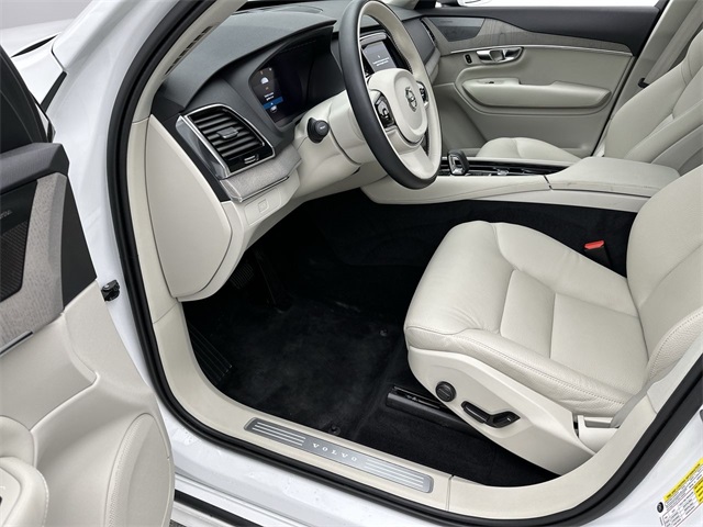 2025 Volvo XC90 AWD Plus photo 3