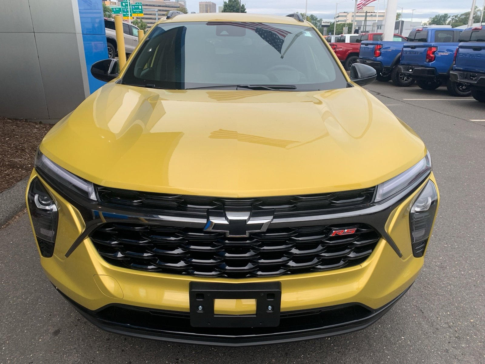 2025 Chevrolet Trax photo 2