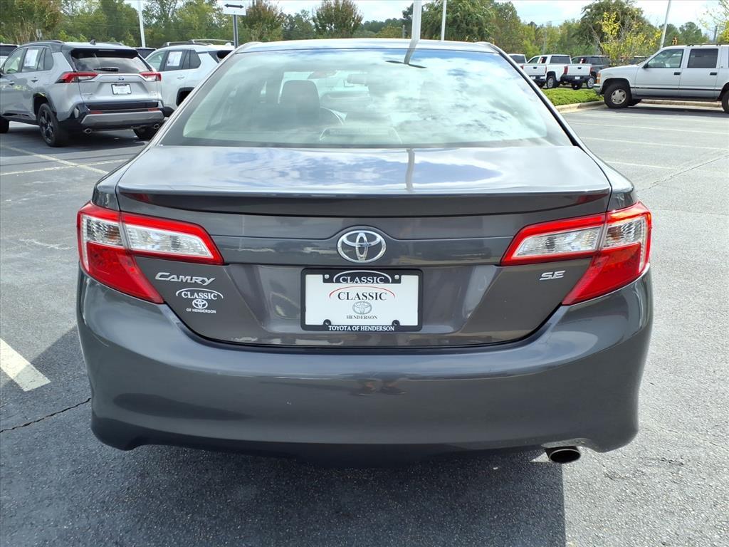 2014 Toyota Camry SE photo 4