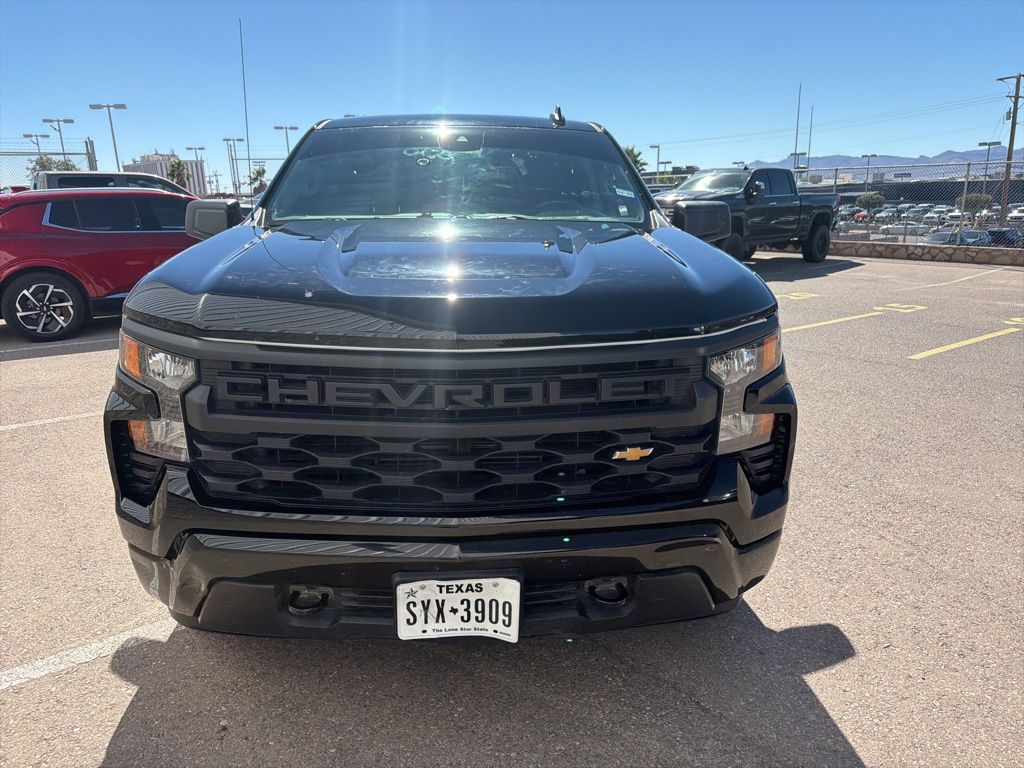 2023 Chevrolet Silverado 1500 Custom photo 2
