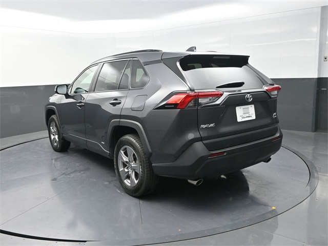 2025 Toyota RAV4 Hybrid XLE photo 4