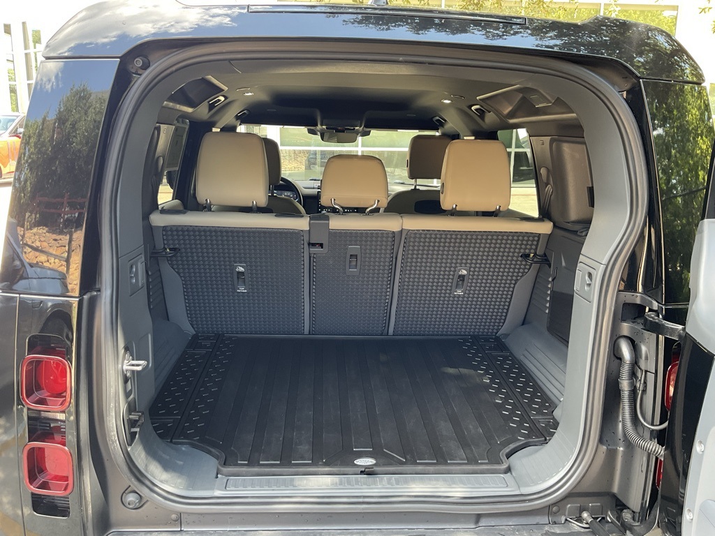 2022 Land Rover Defender 110 S photo 17
