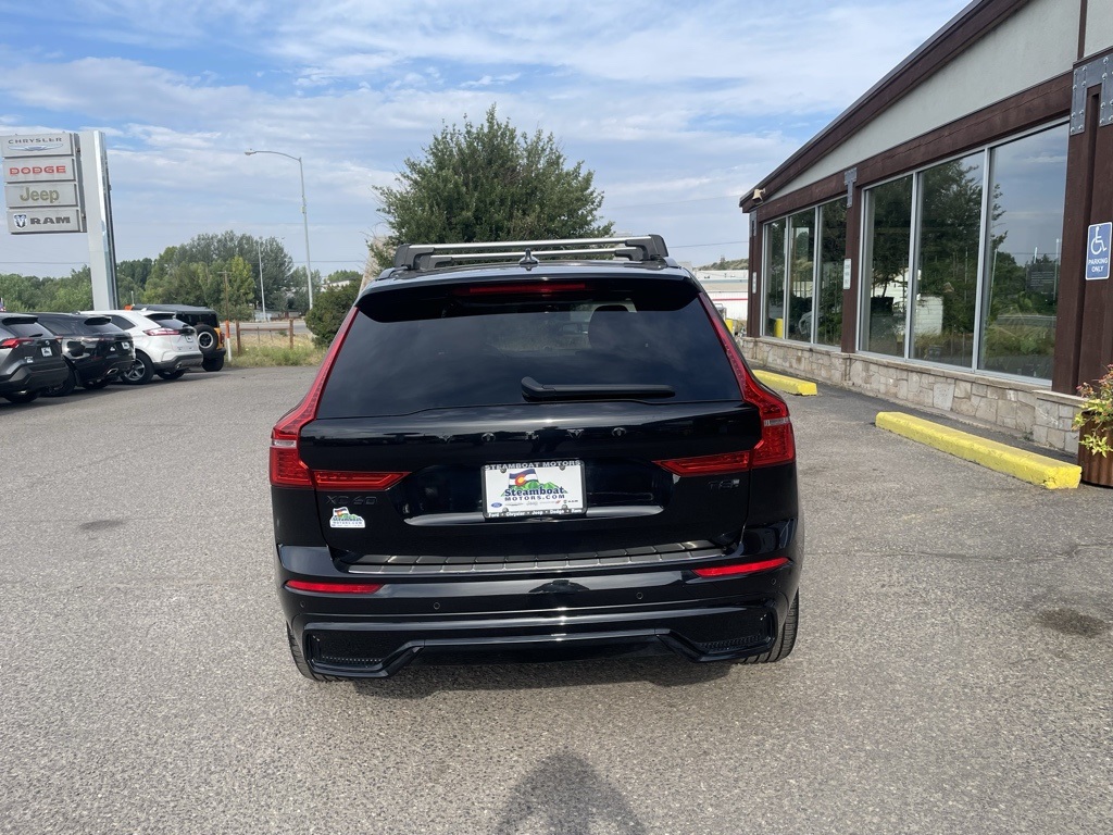 2025 Volvo XC60 Hybrid T8 Black Edition photo 4