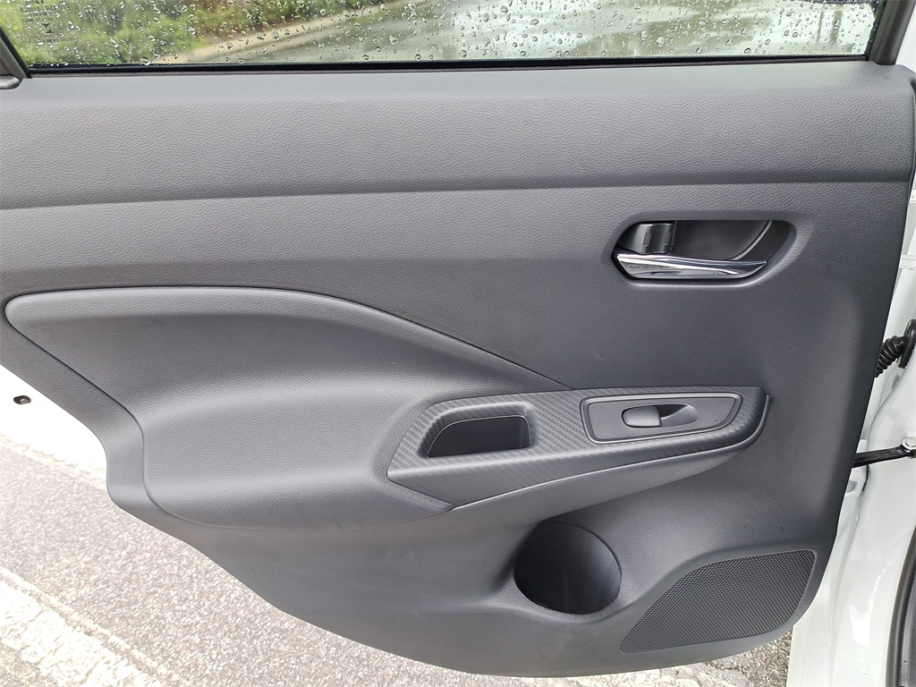 2025 Nissan Versa 1.6 SV photo 12