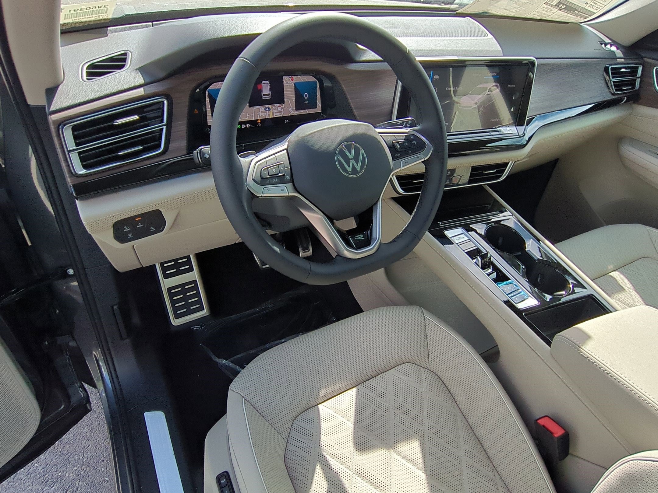 2025 Volkswagen Atlas SEL Premium R-Line photo 8