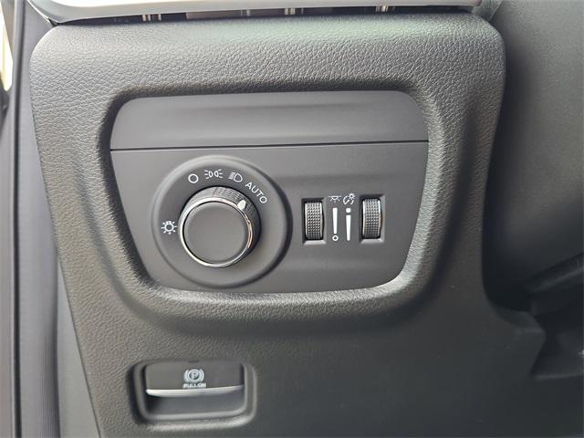 2025 Jeep Grand Cherokee Altitude photo 19
