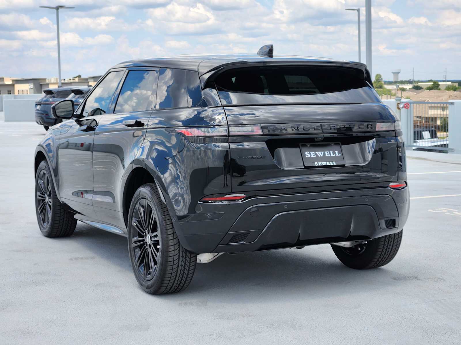 2026 Land Rover Range Rover Evoque Dynamic SE photo 5