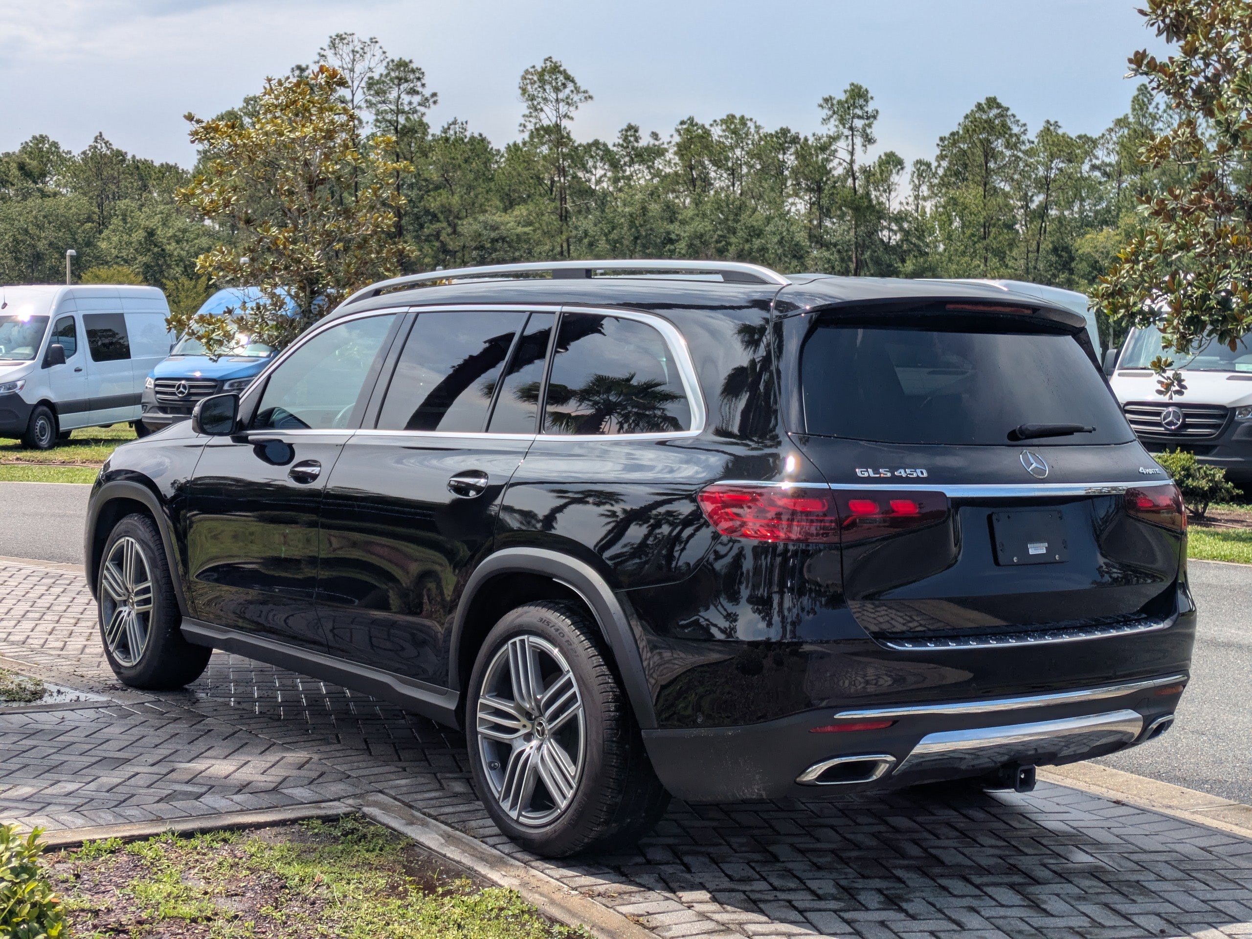 2025 Mercedes Benz GLS 450 4MATIC photo 8