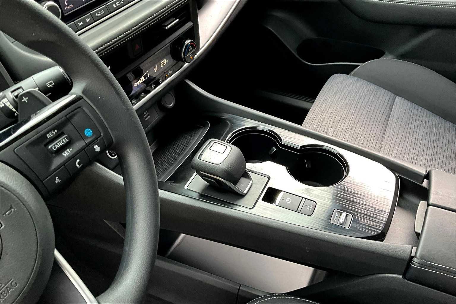 2023 Nissan Rogue SV photo 14