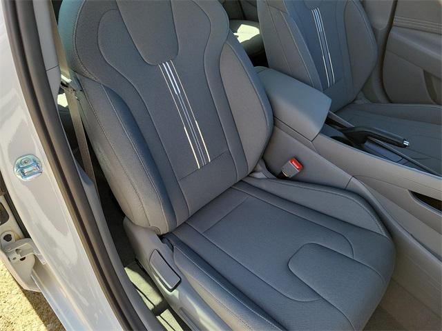 2025 Hyundai Elantra SEL Sport photo 17