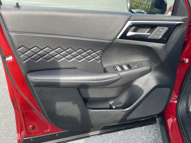 2025 Mitsubishi Outlander SEL Black Edition photo 17