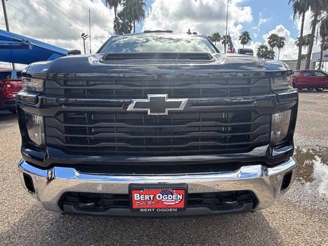 2026 Chevrolet Silverado 2500HD photo 2
