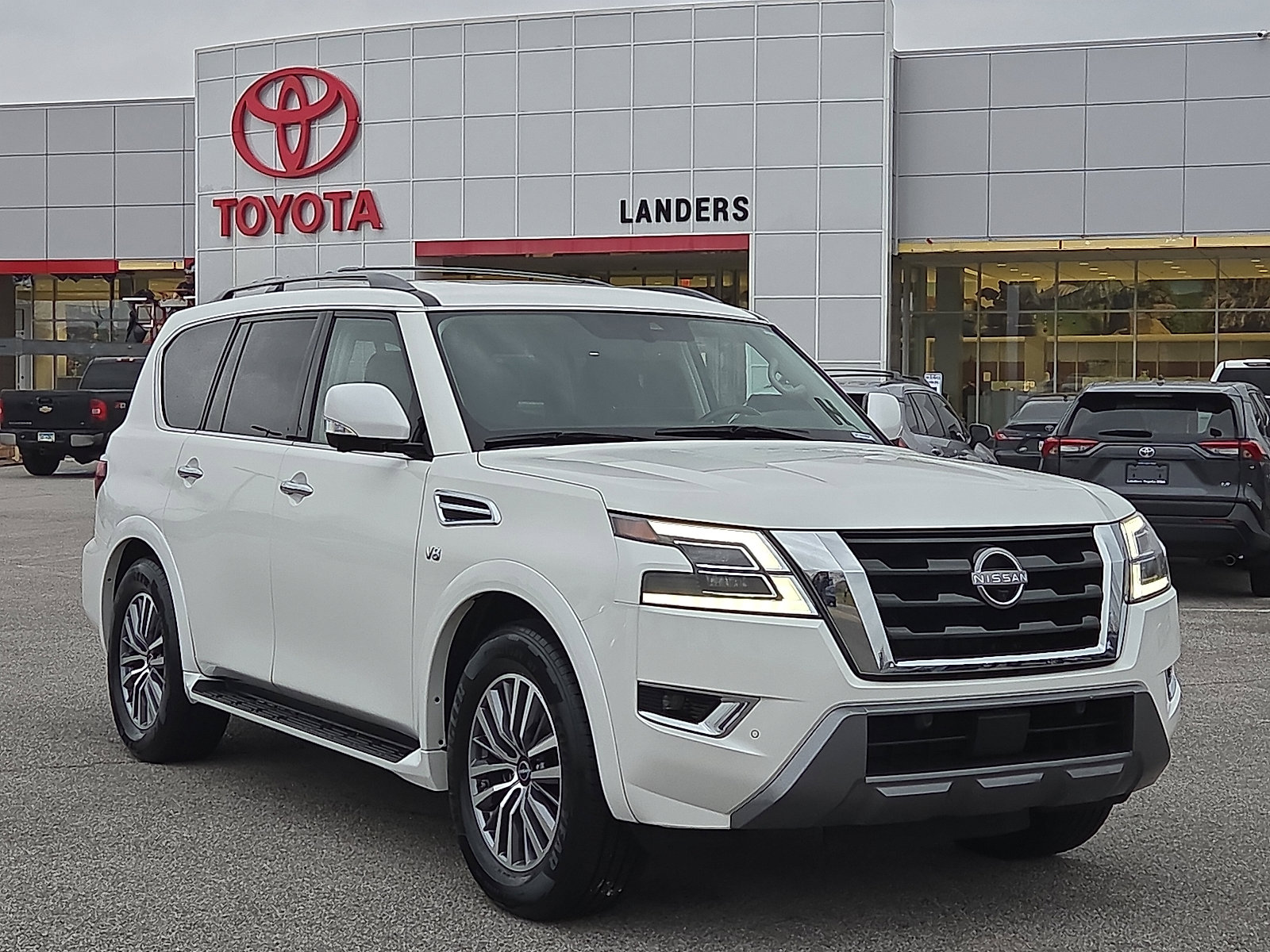2022 Nissan Armada SL's photo