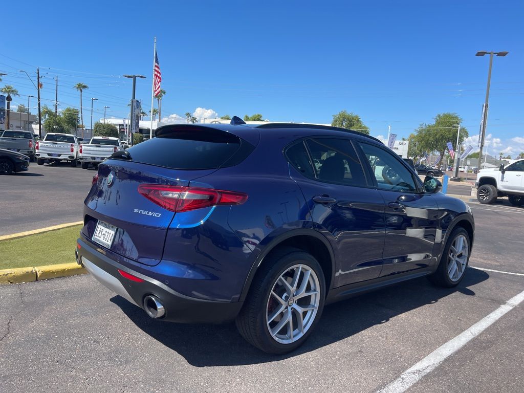 2018 Alfa Romeo Stelvio Base photo 13