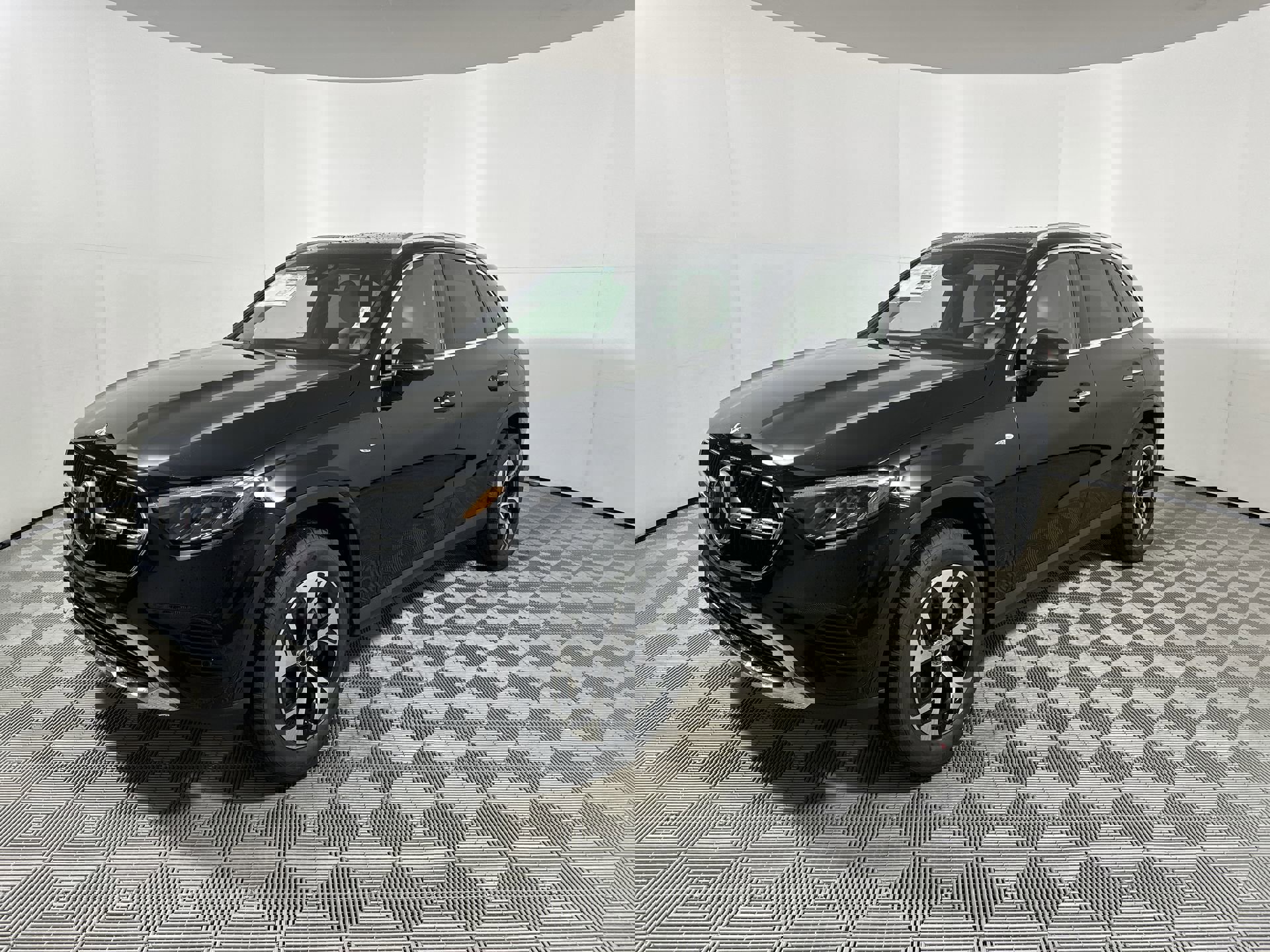 2025 Mercedes Benz GLC 350e 4MATIC photo 4