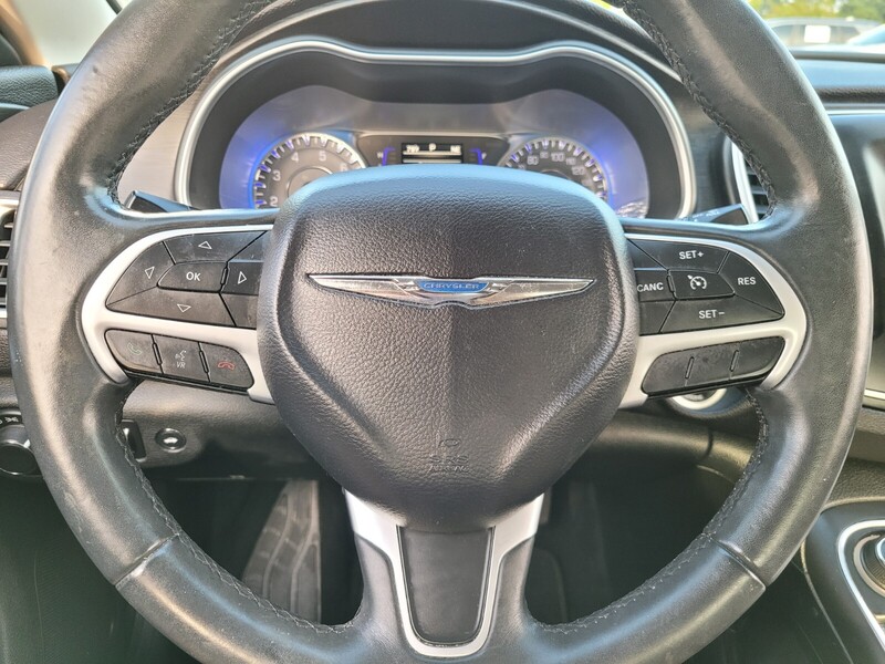 2015 Chrysler 200 Limited photo 26