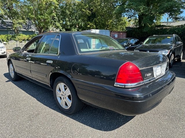 2011 Ford Crown Victoria LX photo 2