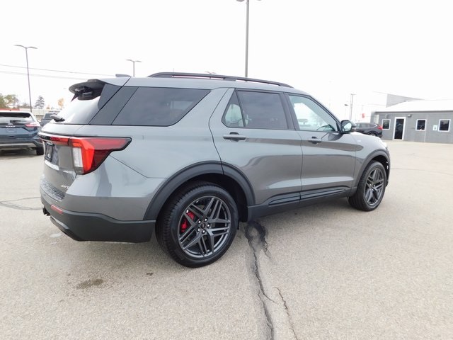 2026 Ford Explorer ST-Line photo 3