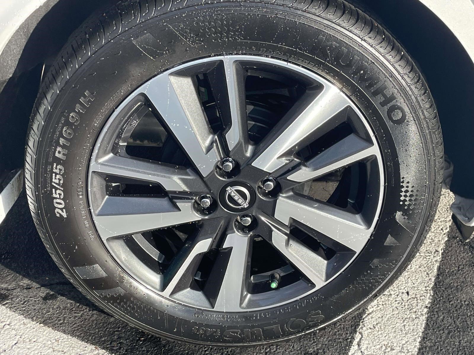 2025 Nissan Versa SV photo 3