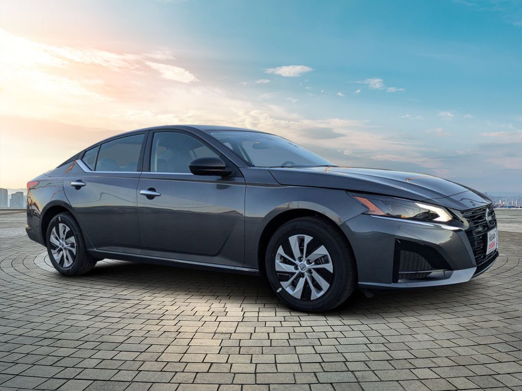 2025 Nissan Altima S's photo