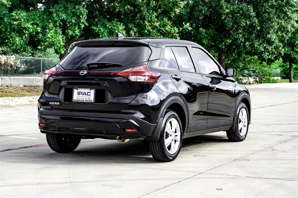 2025 Nissan Kicks Play S photo 3