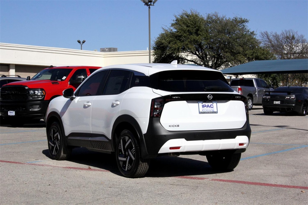 2025 Nissan Kicks SV photo 4