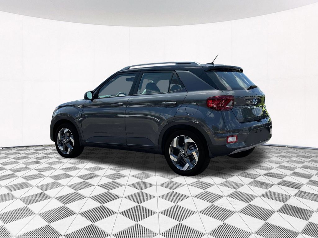 2025 Hyundai Venue Limited photo 4