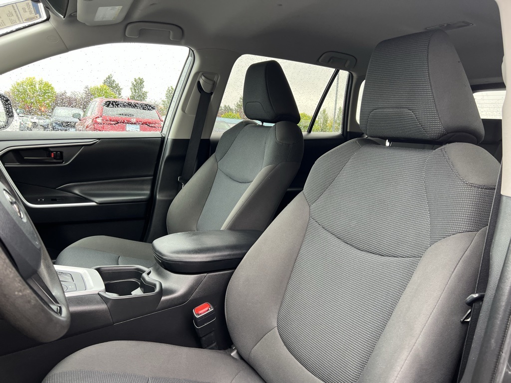 2021 Toyota RAV4 Hybrid LE photo 10
