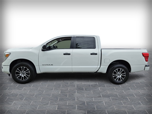 2023 Nissan Titan SV photo 4