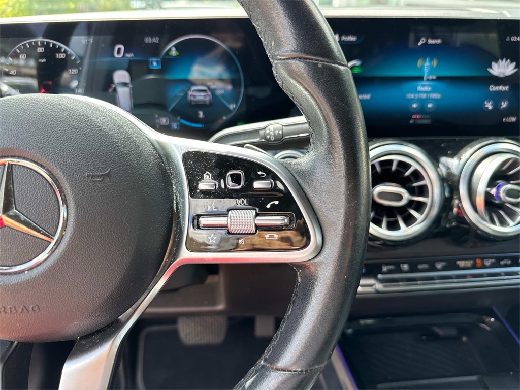 2021 Mercedes Benz GLB 250 photo 22
