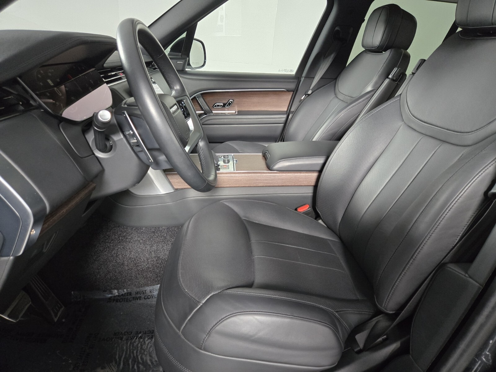2023 Land Rover Range Rover SE photo 9
