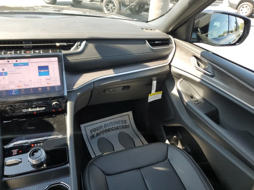 2025 Jeep Grand Cherokee Limited photo 16