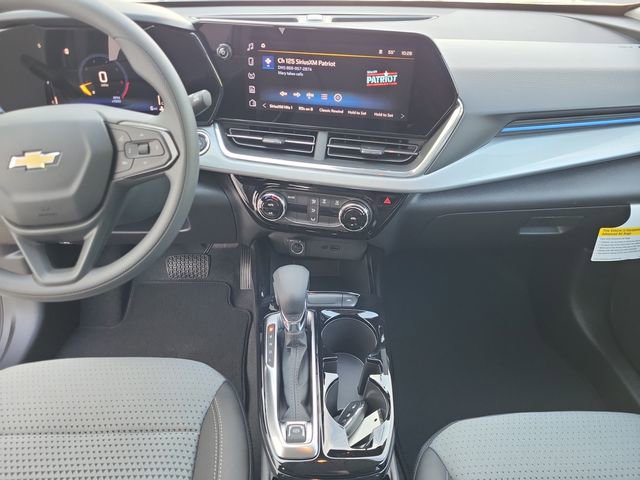 2025 Chevrolet Trax LT photo 13