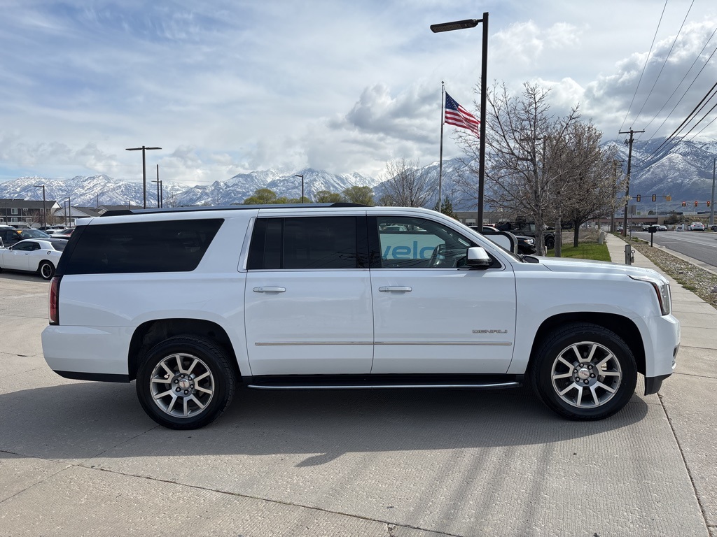 2019 Gmc Yukon XL Denali photo 2
