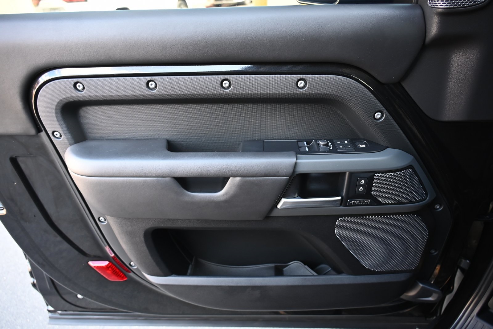2022 Land Rover Defender 90 X-Dynamic HSE photo 17