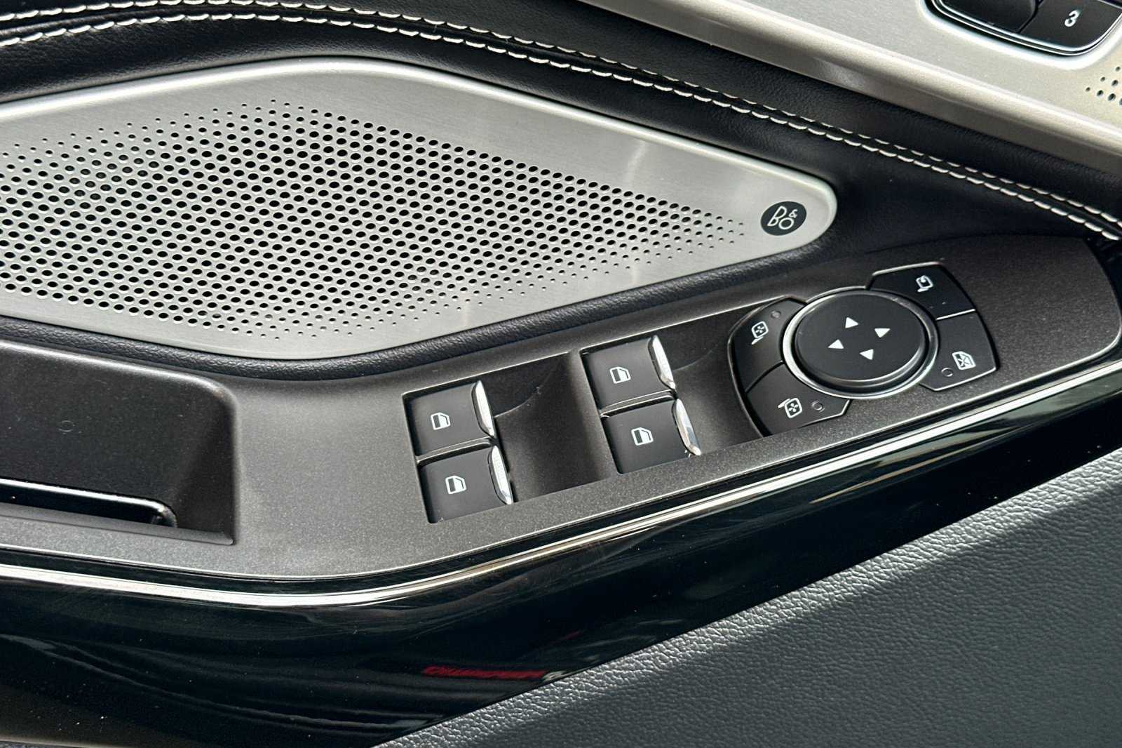 2023 Ford Explorer ST photo 10