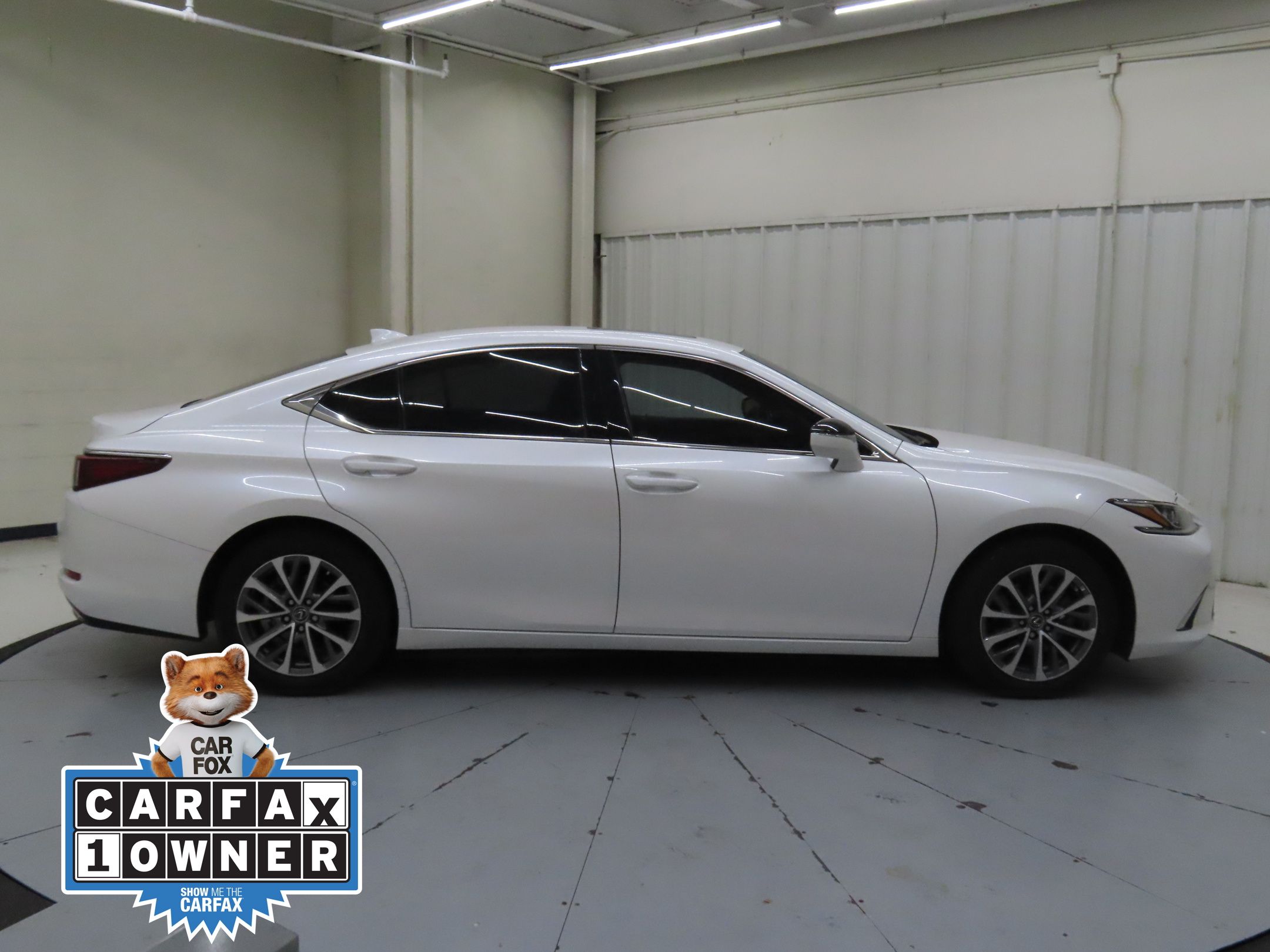 2022 Lexus ES 350 photo 2