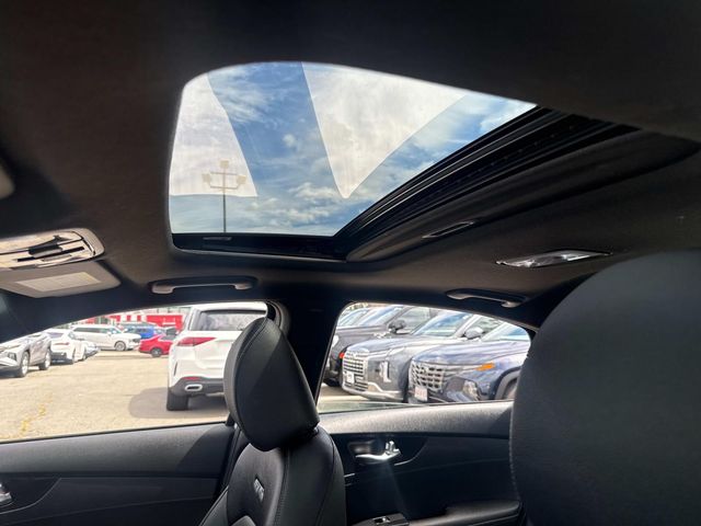 2022 Kia Forte GT-Line photo 21