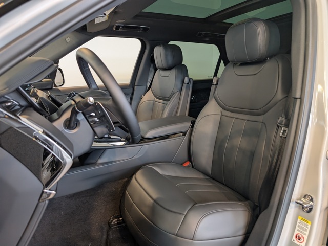 2025 Land Rover Range Rover Sport SE photo 7