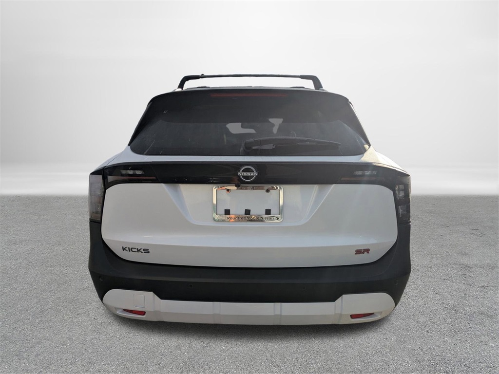 2026 Nissan Kicks SR photo 4