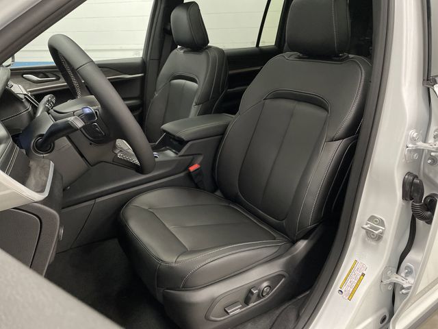 2025 Jeep Grand Cherokee Limited photo 3