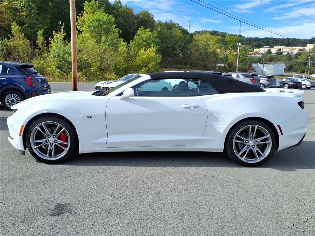 2023 Chevrolet Camaro 2LT photo 2