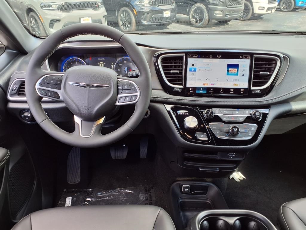 2026 Chrysler Pacifica photo 13