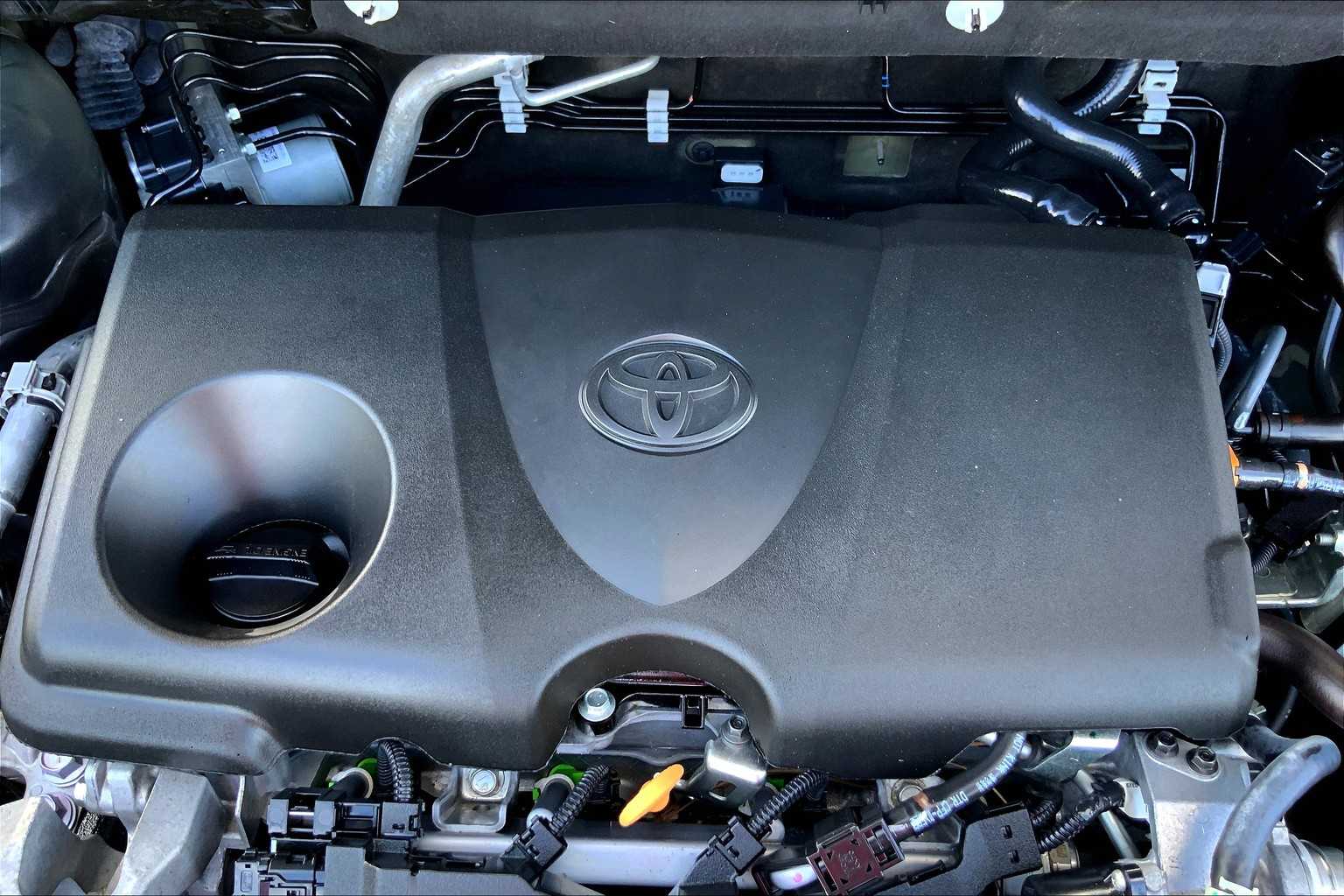 2023 Toyota RAV4 XLE photo 31