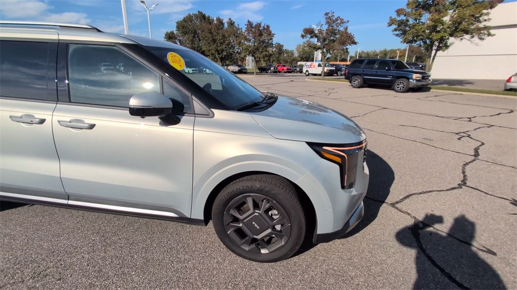 2025 Kia Carnival SX photo 2