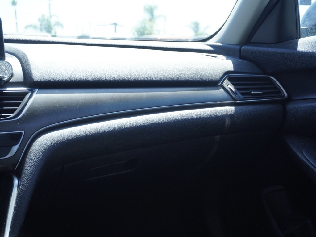 2019 Honda Accord LX photo 23