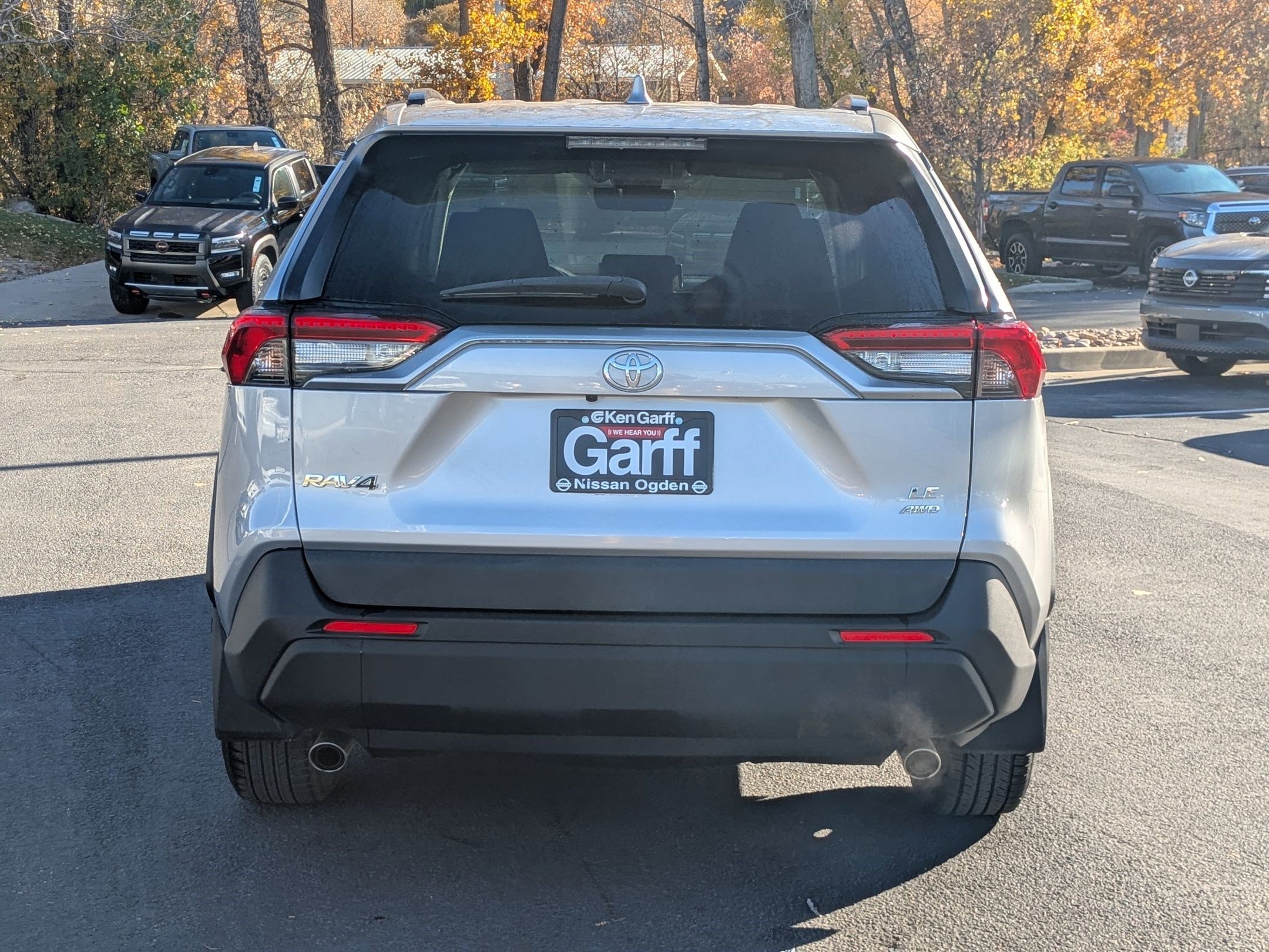 2020 Toyota RAV4 LE photo 4