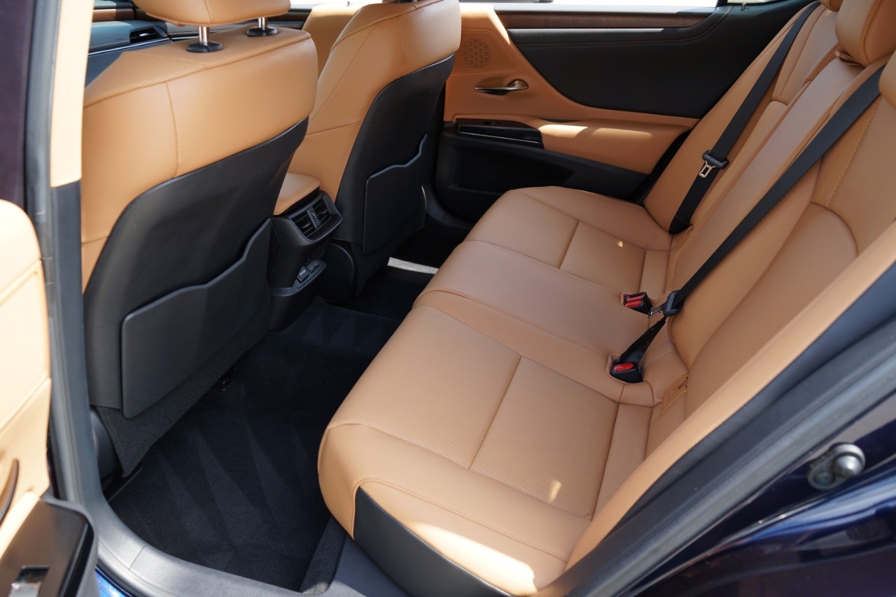 2025 Lexus ES 350 photo 28